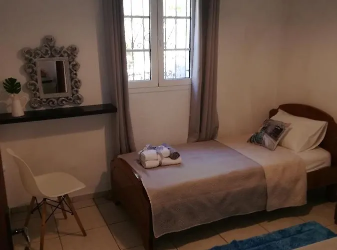 Sylvia's Skaliá