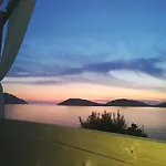 Sylvia's * Skaliá