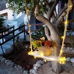 Sylvia's * Skaliá